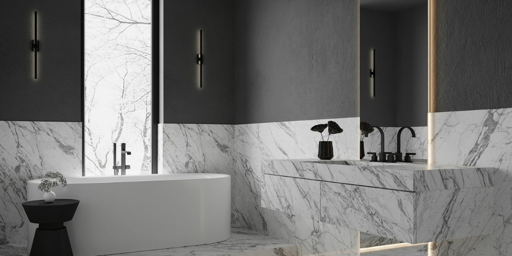 salle de bain marbre avec luminaire