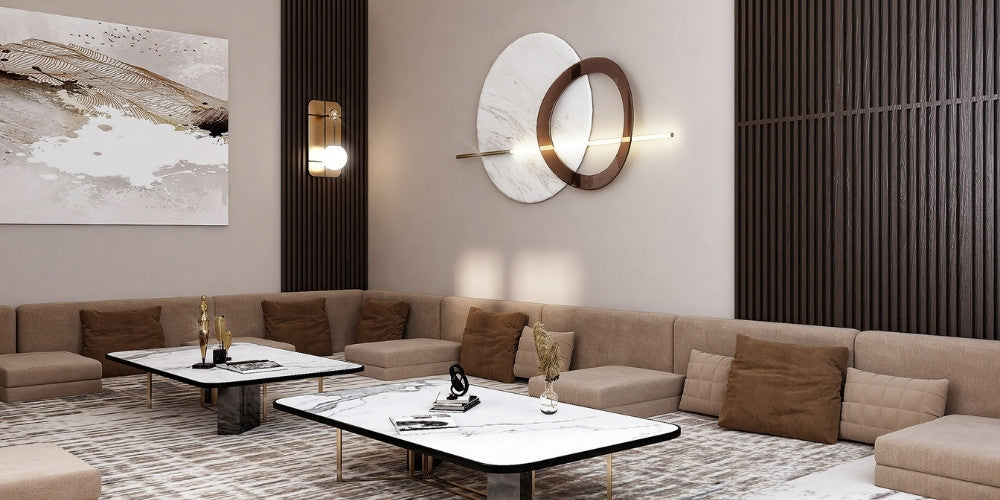 salon avec applique murale dorée