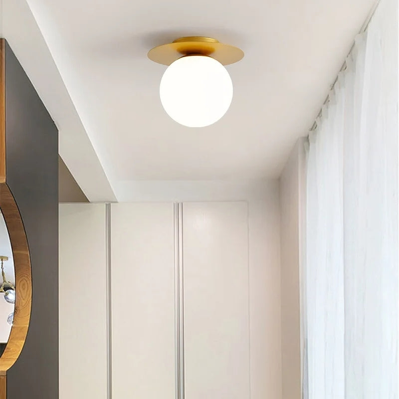 Plafonnier boule blanche 1