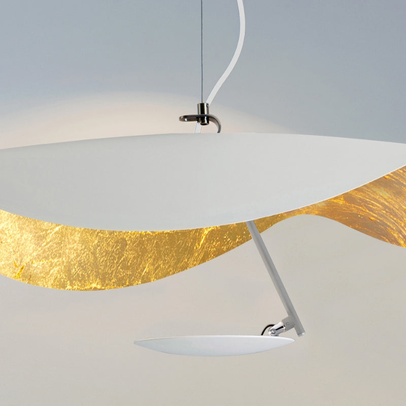 suspension noir et dore 13