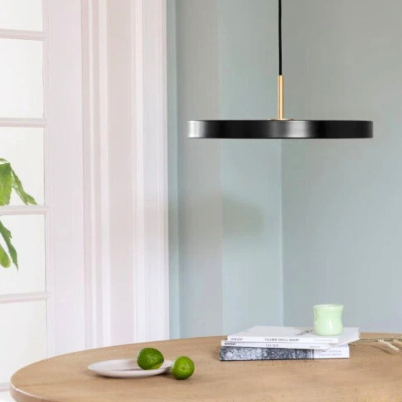 suspension noir metal 3