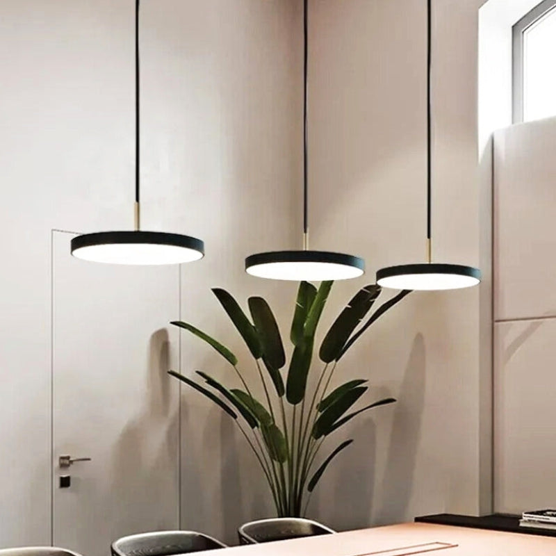 suspension noir metal 4